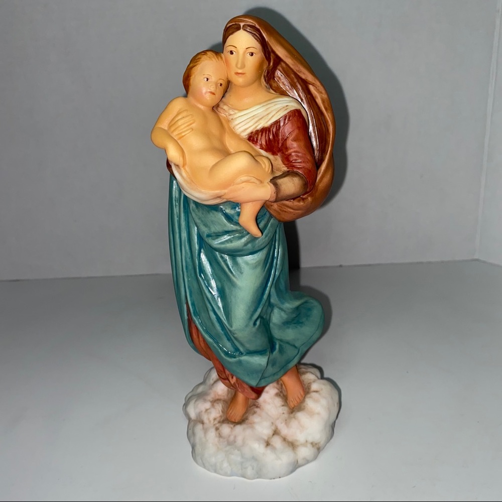 The Sistine Madonna Hand Painted Fine Porcelain Figurine 1986 The Franklin Mint